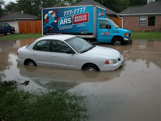 Illustration for article titled Turn Around Don't Drown: Houston Street Flooding Mega-Gallery